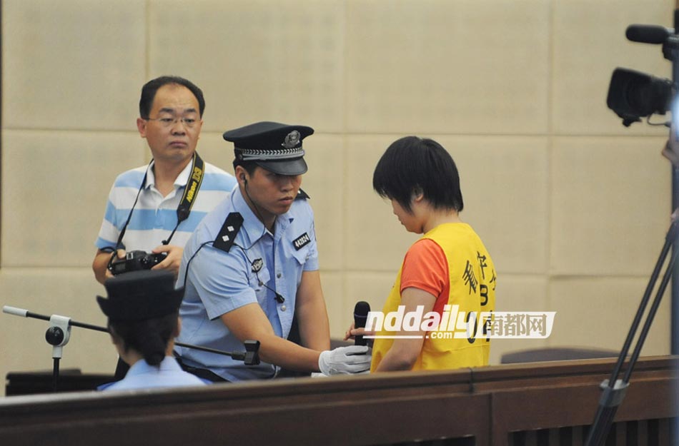 中山殺父弒母分尸案少女受審