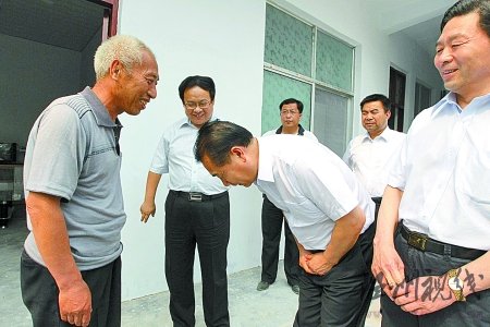 趙作海新居20天建成 河南高院院長登門道歉(圖)