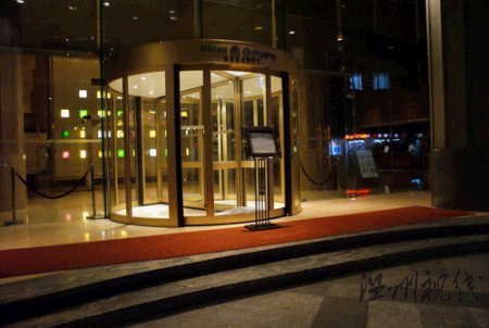 重慶希爾頓涉黑涉黃幕后：知名女藝人提供服務