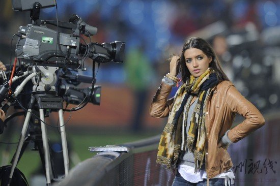 巴拉圭乳神挑釁在西班牙裸奔:讓你們為酥胸瘋狂(圖)