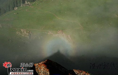 組圖：新疆天山天池出現(xiàn)罕見(jiàn)佛光奇觀