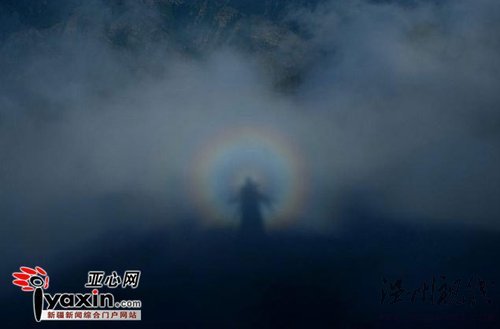 組圖：新疆天山天池出現(xiàn)罕見(jiàn)佛光奇觀