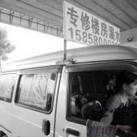 溫州發現外來人口另類“蝸居”安全堪憂 面包車內有