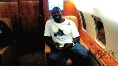 趙本山邀NBA球星坐私人飛機 機艙內部曝光(圖)