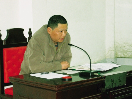 市民因摩托車被扣押狀告城管局