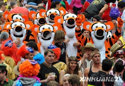 奇趣組圖：橄欖球賽上扮相各異的球迷