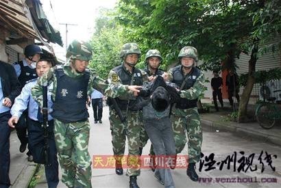 男子持槍潛入前女友家驚動武警反恐部隊