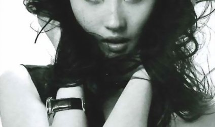 劉亦菲全新黑白寫真 狂野俏皮兩相宜