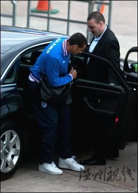 費迪南德今日返回曼徹斯特 積極養傷迎接新賽季