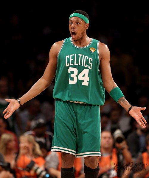 皮爾斯受困湖人防守 向裁判投訴表情夸張(圖)