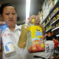 ＂試吃族＂向超市水果飲料下手 免費試吃促銷的煩惱