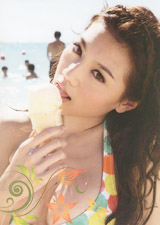 周秀娜《Kissy Chrissie Saipan 2009》圖片 實(shí)在看不出周秀娜哪里漂亮