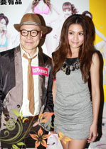 周秀娜圖片：首次騎馬很緊張周秀娜褲子開(kāi)線(xiàn) 渴望媒體偷拍