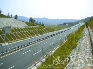 　邢丹所乘汽車遇襲路段。本報記者 朱柳笛 攝