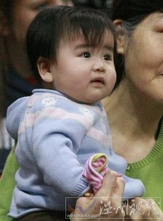 本賽季常規賽，姚明女兒現身豐田中心