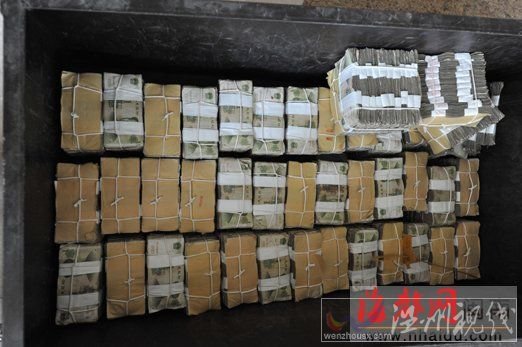 這么多零鈔,銀行工作人員點鈔點到手軟