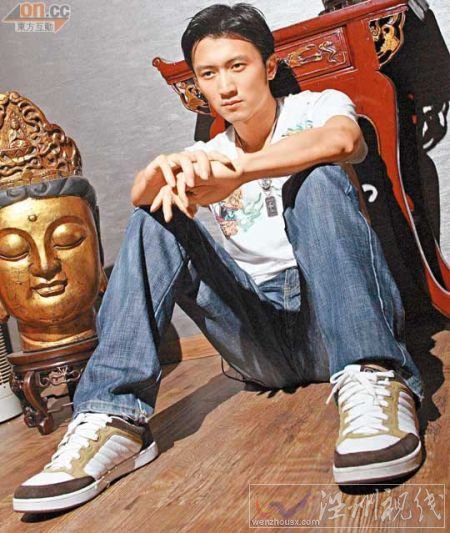 謝霆鋒已通過律師向張柏芝協議離婚。謝霆鋒：是你說要離婚的。（設計對白）