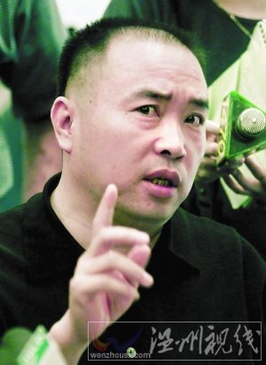 賴昌星于溫哥華時(shí)間22日在加警押送下飛往中國(guó)