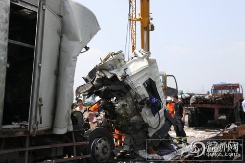 甬臺溫高速交通事故現(xiàn)場