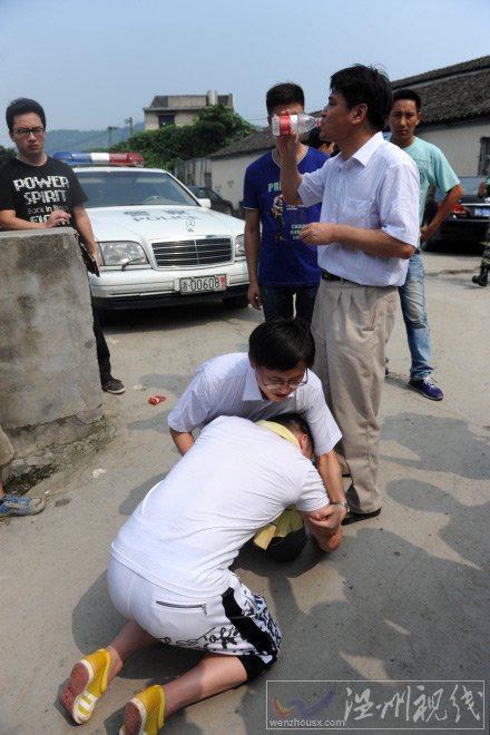 溫州動車追尾事故:家屬跪求專家組