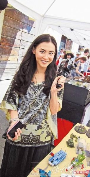 張柏芝最近在米蘭強顏歡笑錄制電視節目