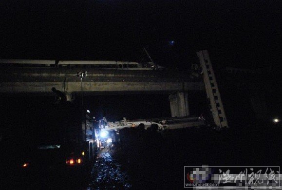 溫州動(dòng)車追尾事故現(xiàn)場(chǎng)