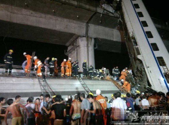 溫州動(dòng)車追尾事故現(xiàn)場(chǎng)