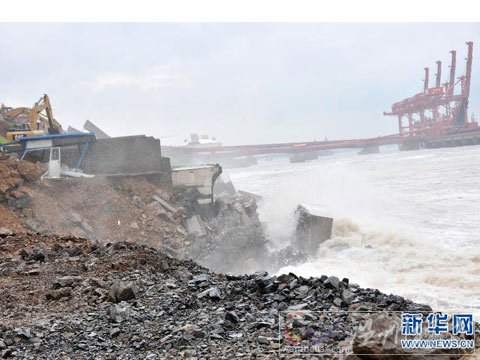 大連化工企業(yè)防波堤局部坍塌 險情得到控制