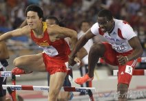 110米欄劉翔羅伯斯發生身體碰觸被判犯規 羅伯斯賽后