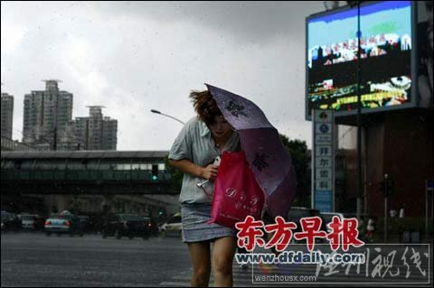 &ldquo;梅花&rdquo;影響 上海20萬人緊急撤離 港口全面停航