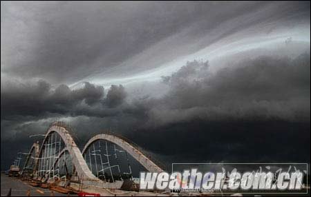 雷雨大風給防城帶來云海奇觀(圖)