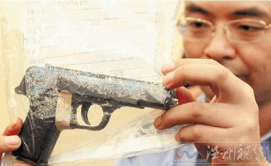 許德勇使用的作案手槍。梁臻 胡元勇 王雨 攝