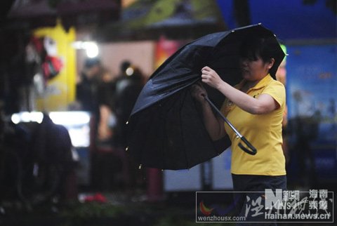 &ldquo;納沙&rdquo;逼近海南 中小學(xué)停課航班取消