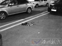 永嘉上塘鎮交警處理特別的交通事故 轎車壓壞遙控車