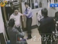 安徽桐城市范崗鎮李成富在醫院打人“我是紀委書記