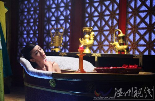 楊冪《美人天下》中全裸洗澡：很刺激也很過(guò)癮