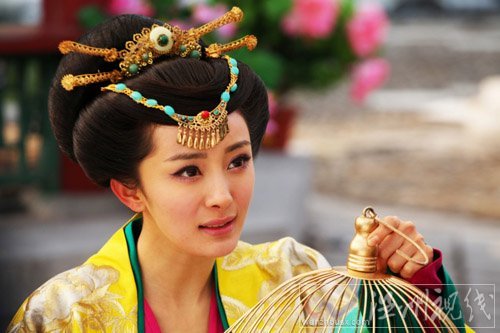 楊冪《美人天下》中全裸洗澡：很刺激也很過(guò)癮