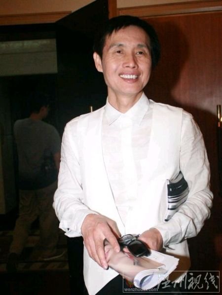 鄧建國嬌妻稱雙方已分手：承認結婚就是炒作(組圖)