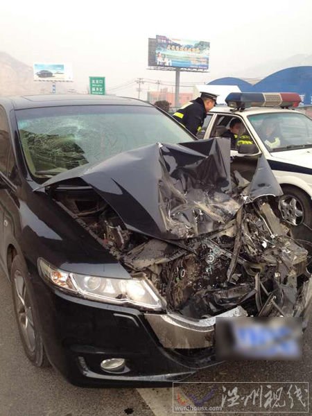胡彥斌乘坐車輛損毀嚴重。
