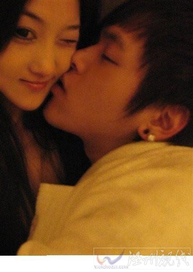 張馨予與前男友大膽床照