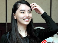 圍棋美女黑嘉嘉新亮相艷壓全場 圍棋美女黑嘉嘉圖片