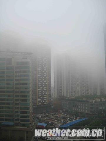 立春后南寧首現“回南天” 濕氣濃重大樓滴水(組圖)