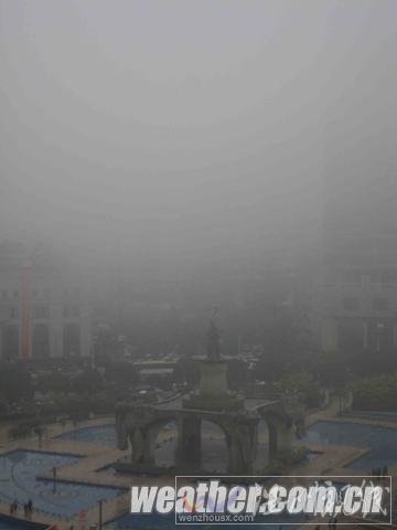 立春后南寧首現“回南天” 濕氣濃重大樓滴水(組圖)