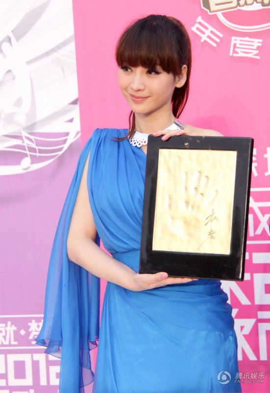 女主播柳巖表演熱舞