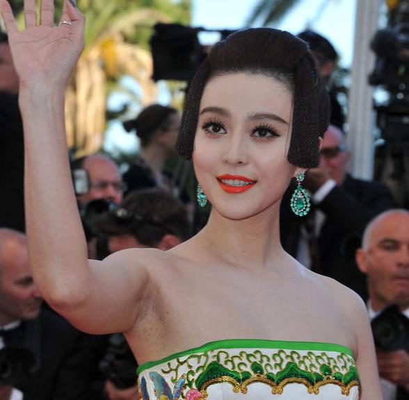 65戛納電影節(jié)范冰冰&ldquo;瓷娃娃&rdquo;造型