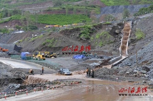 四川泥石流沖毀三層樓酒店 約40名失蹤人員身份確認(rèn)