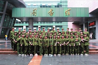 大學生 軍裝 畢業照