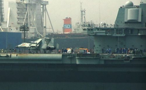 中國首艘航母上的殲-15模型。