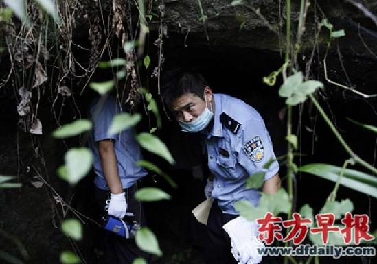 重慶槍擊案搜捕行動最新進展 警方發現疑為周克華藏匿過的山洞 重慶槍擊案搜捕行動最新進展 警方發現疑為周克華藏匿過的山洞