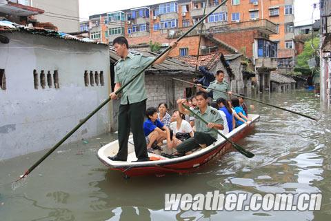江西南昌遭暴雨 部分路段積澇嚴重